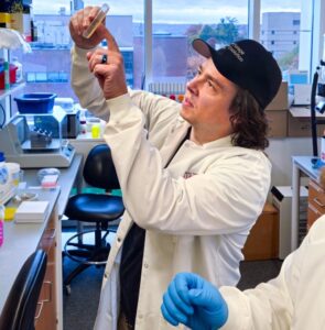 Startup bets their superfast microbe can rewrite biotech 